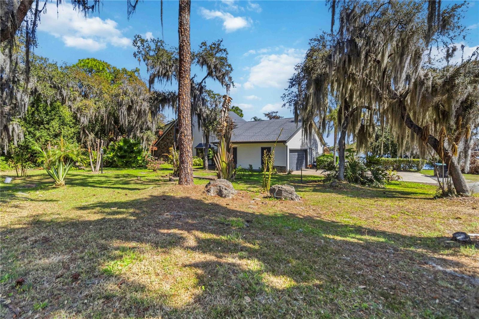 7468 LAKE WILLIS DR, ORLANDO, FL, 32821