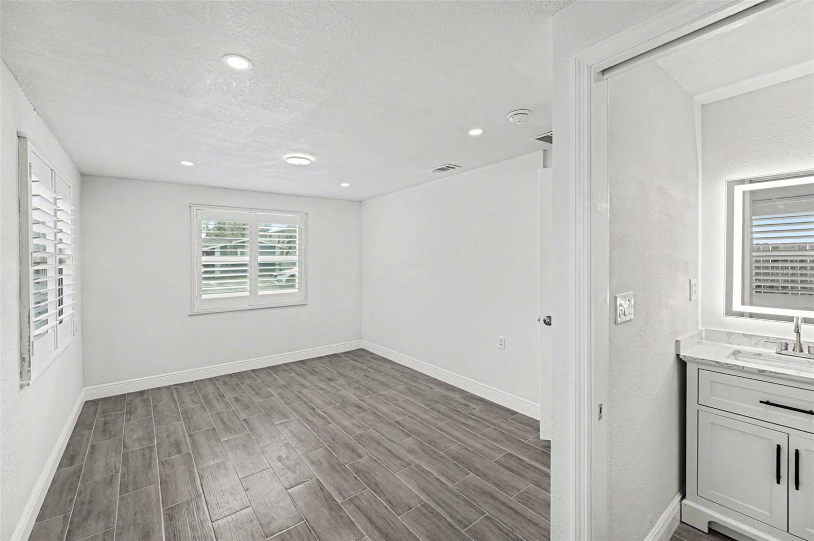 Second Primary Suite (Mother-in-Law Suite)