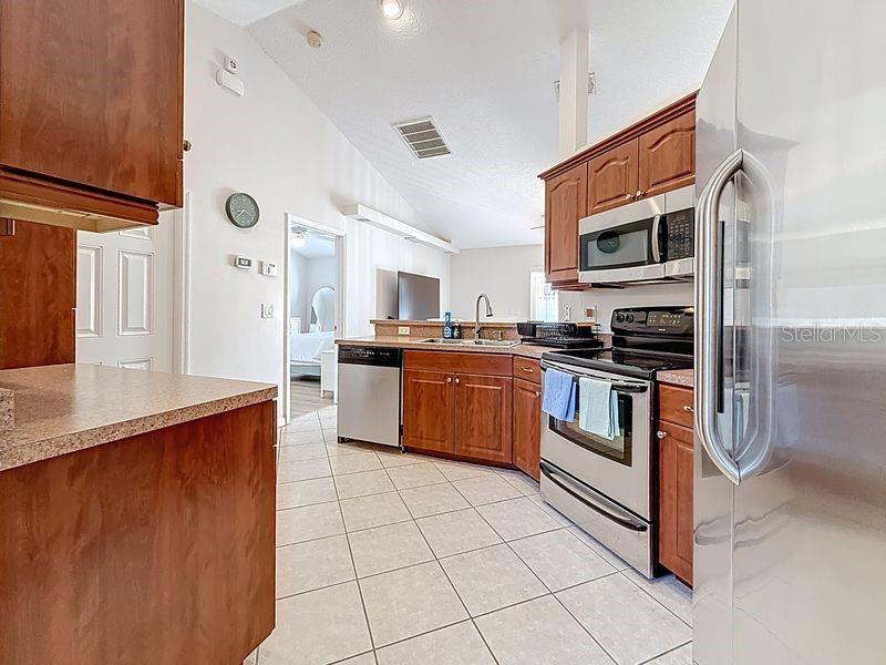 2402 DRYER AVE, LARGO, FL, 33770