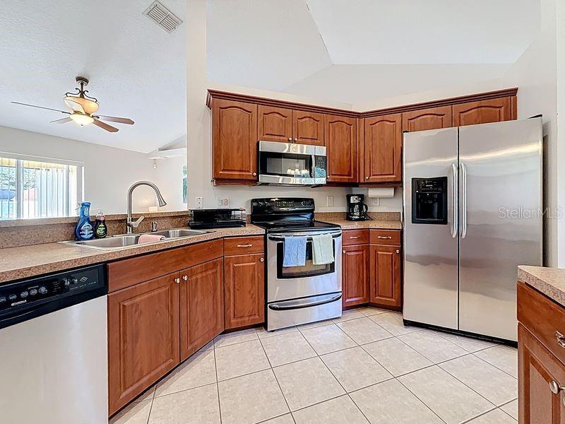 2402 DRYER AVE, LARGO, FL, 33770
