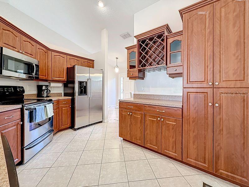 2402 DRYER AVE, LARGO, FL, 33770