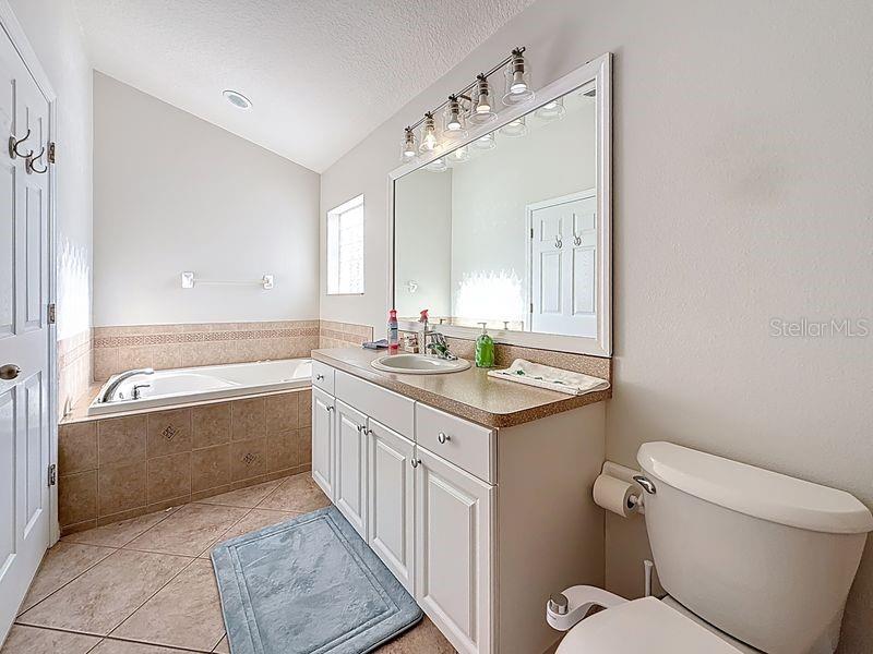 2402 DRYER AVE, LARGO, FL, 33770