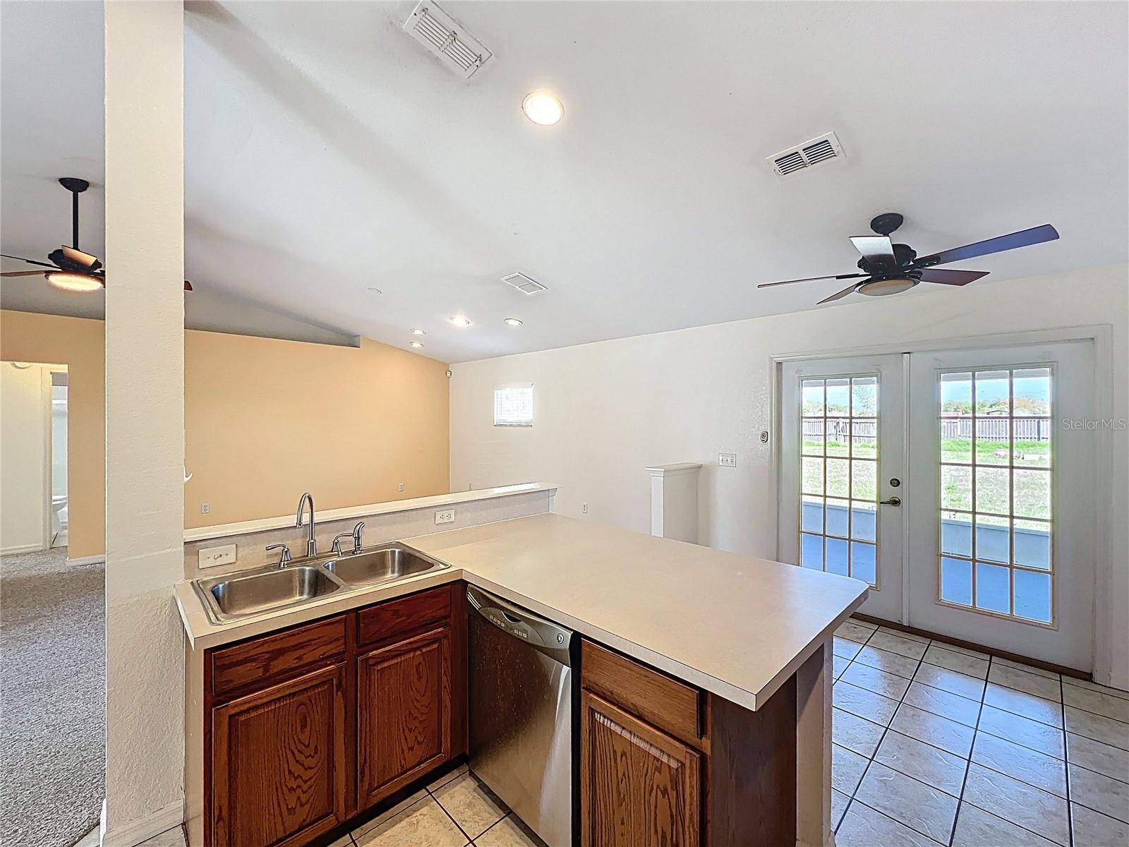 323 FOX LAKE DR, LAKELAND, FL, 33809