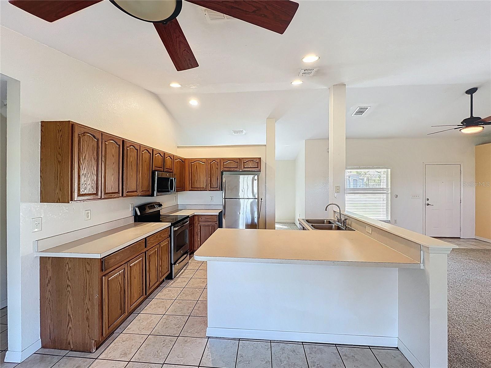 323 FOX LAKE DR, LAKELAND, FL, 33809