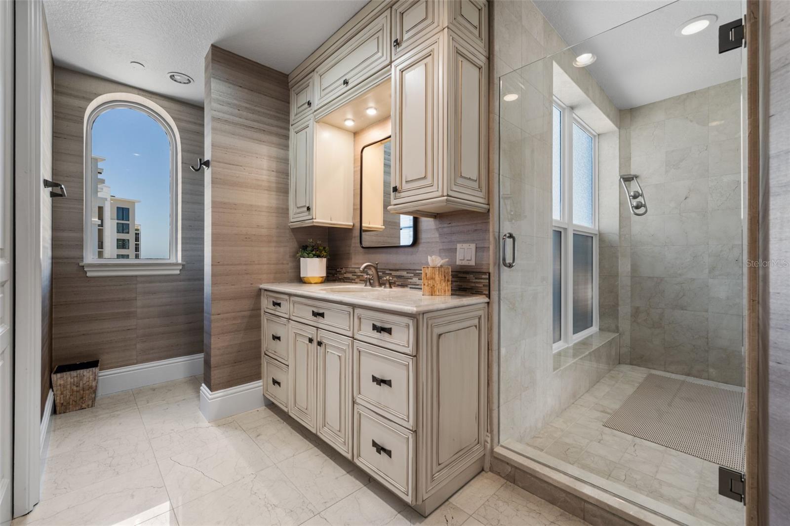 464 GOLDEN GATE PT #703, SARASOTA, FL, 34236