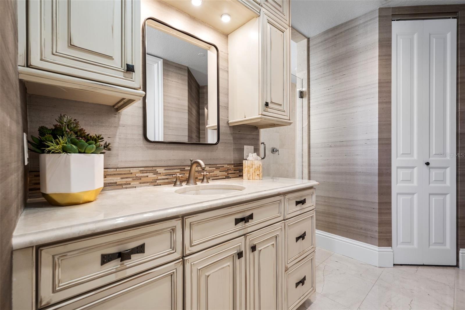 464 GOLDEN GATE PT #703, SARASOTA, FL, 34236