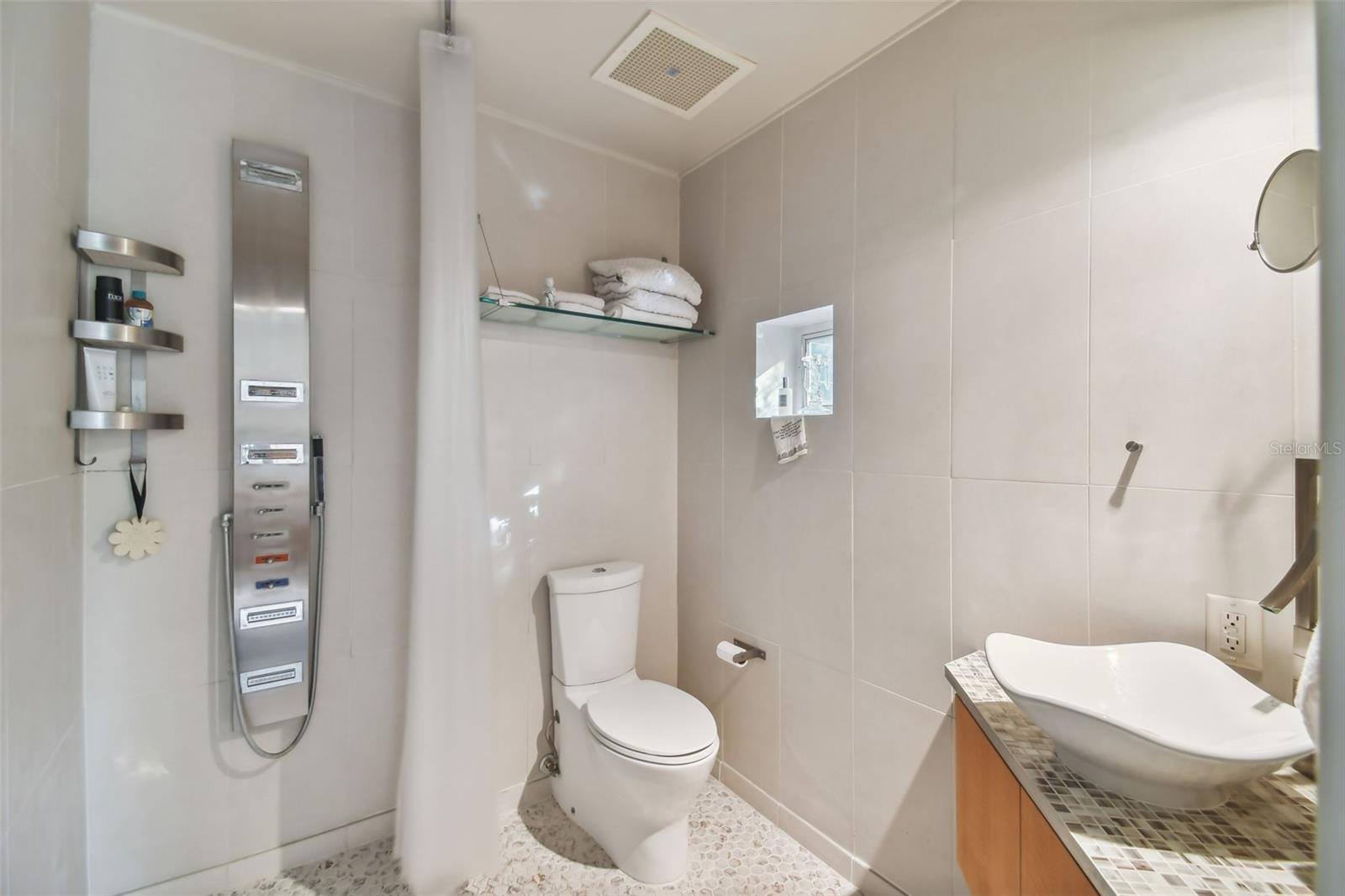 4th floor bedroom 3 full bath