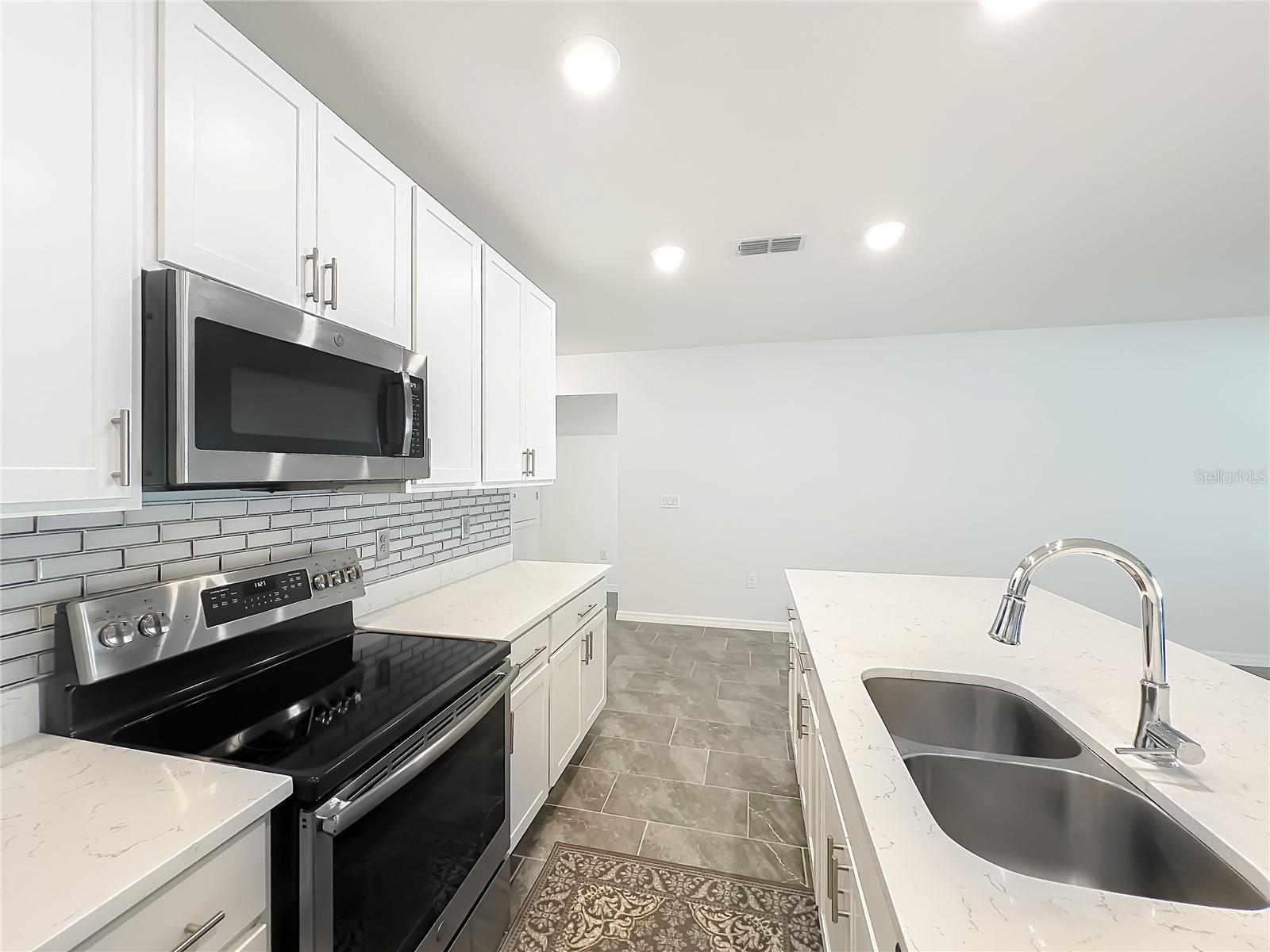 341 LAKE DOE BLVD, APOPKA, FL, 32703