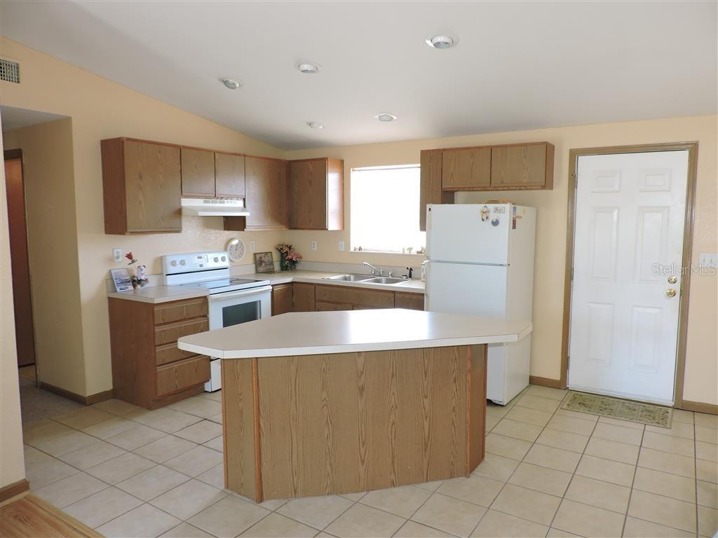 2568 TALL PALM AVE, LAKE WALES, FL, 33898