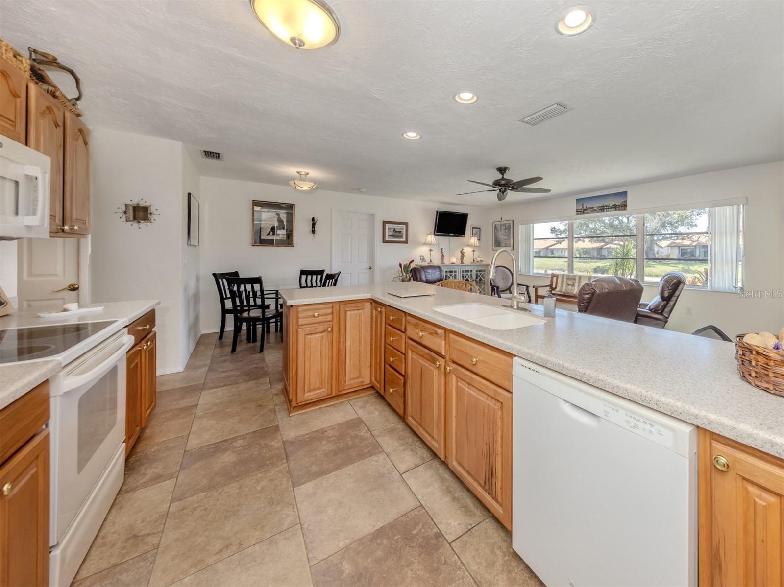 904 S GONDOLA DR, VENICE, FL, 34293