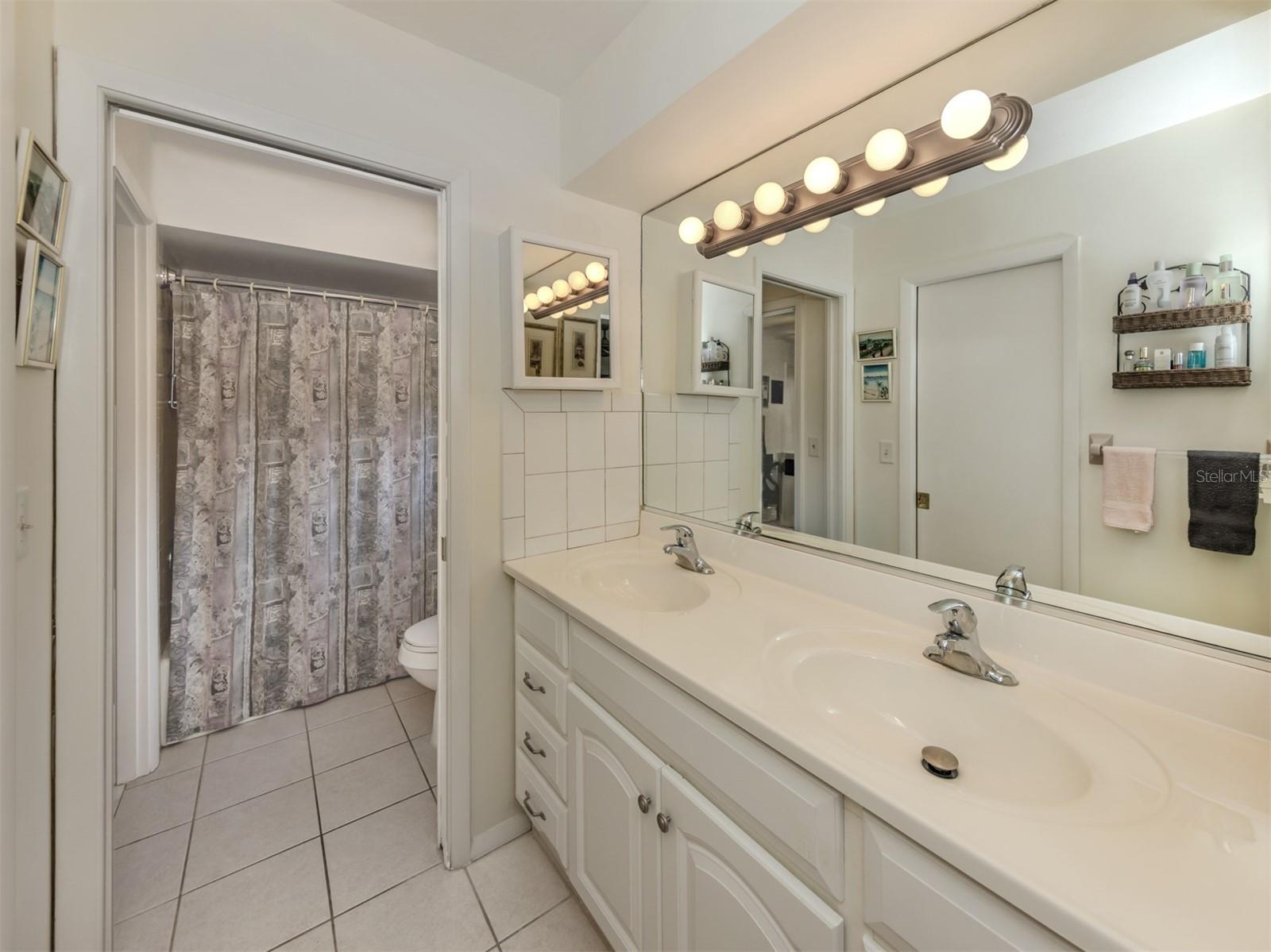 904 S GONDOLA DR, VENICE, FL, 34293