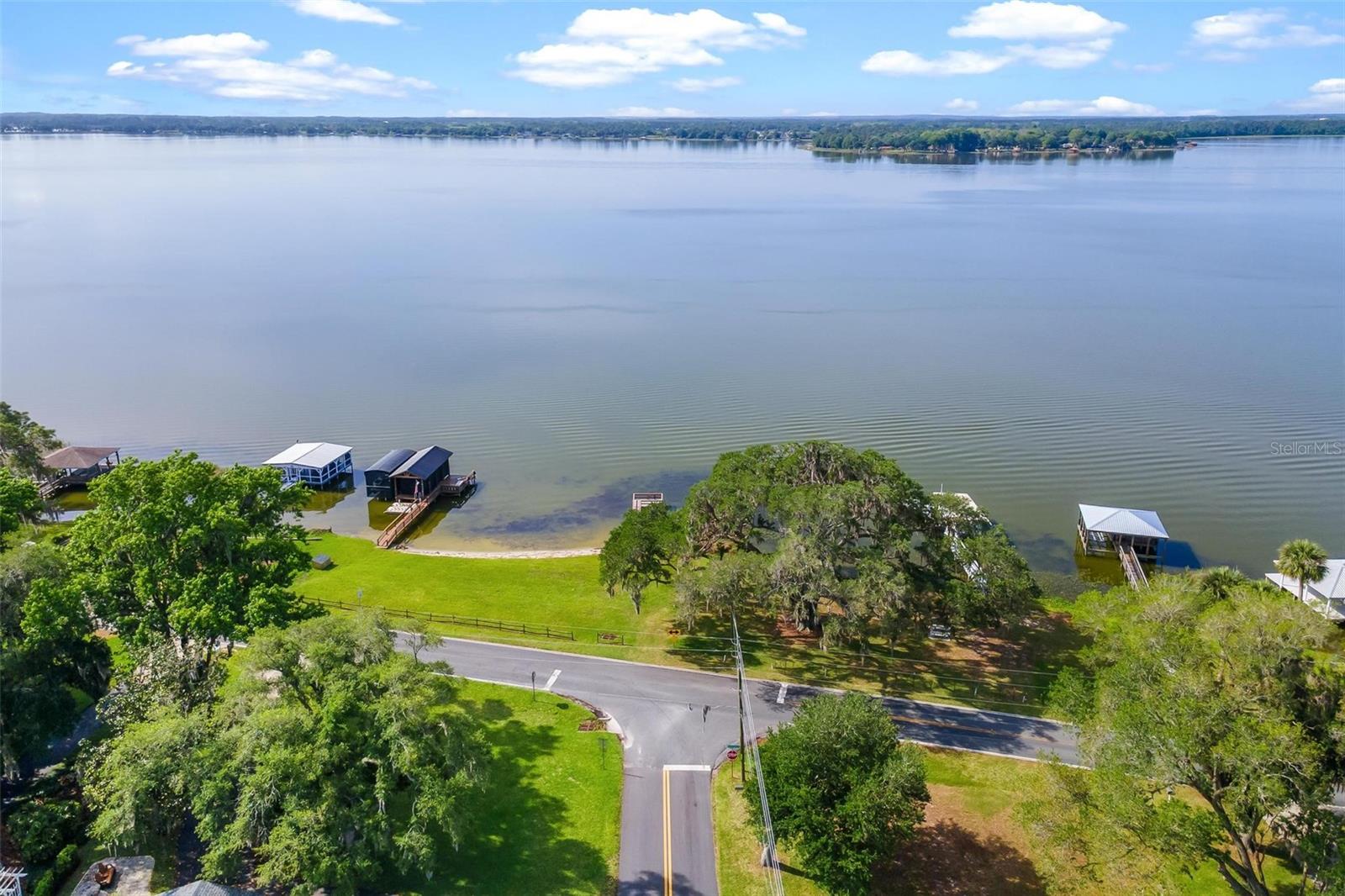 366 BAY RD, MOUNT DORA, FL, 32757