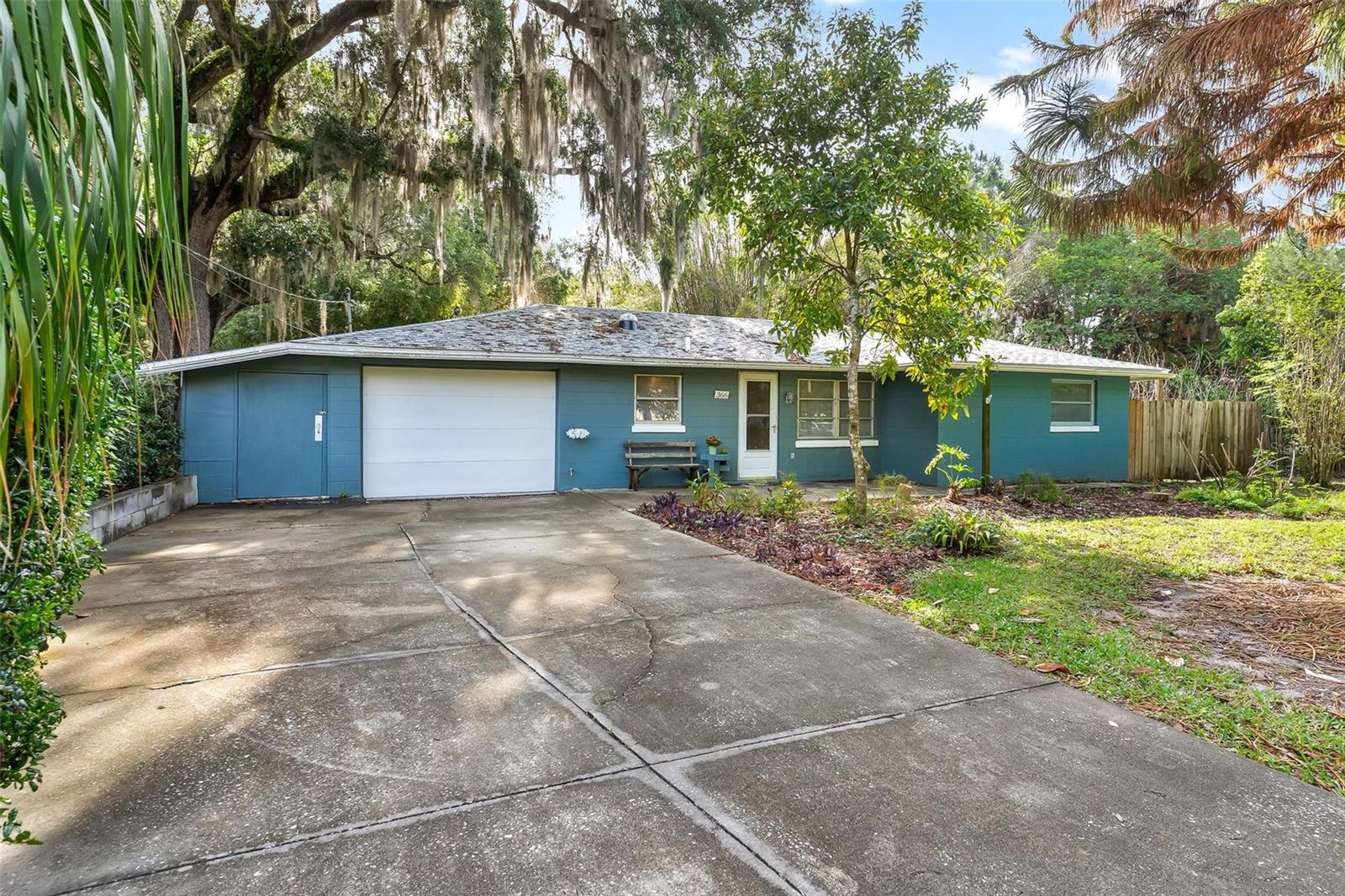 366 BAY RD, MOUNT DORA, FL, 32757