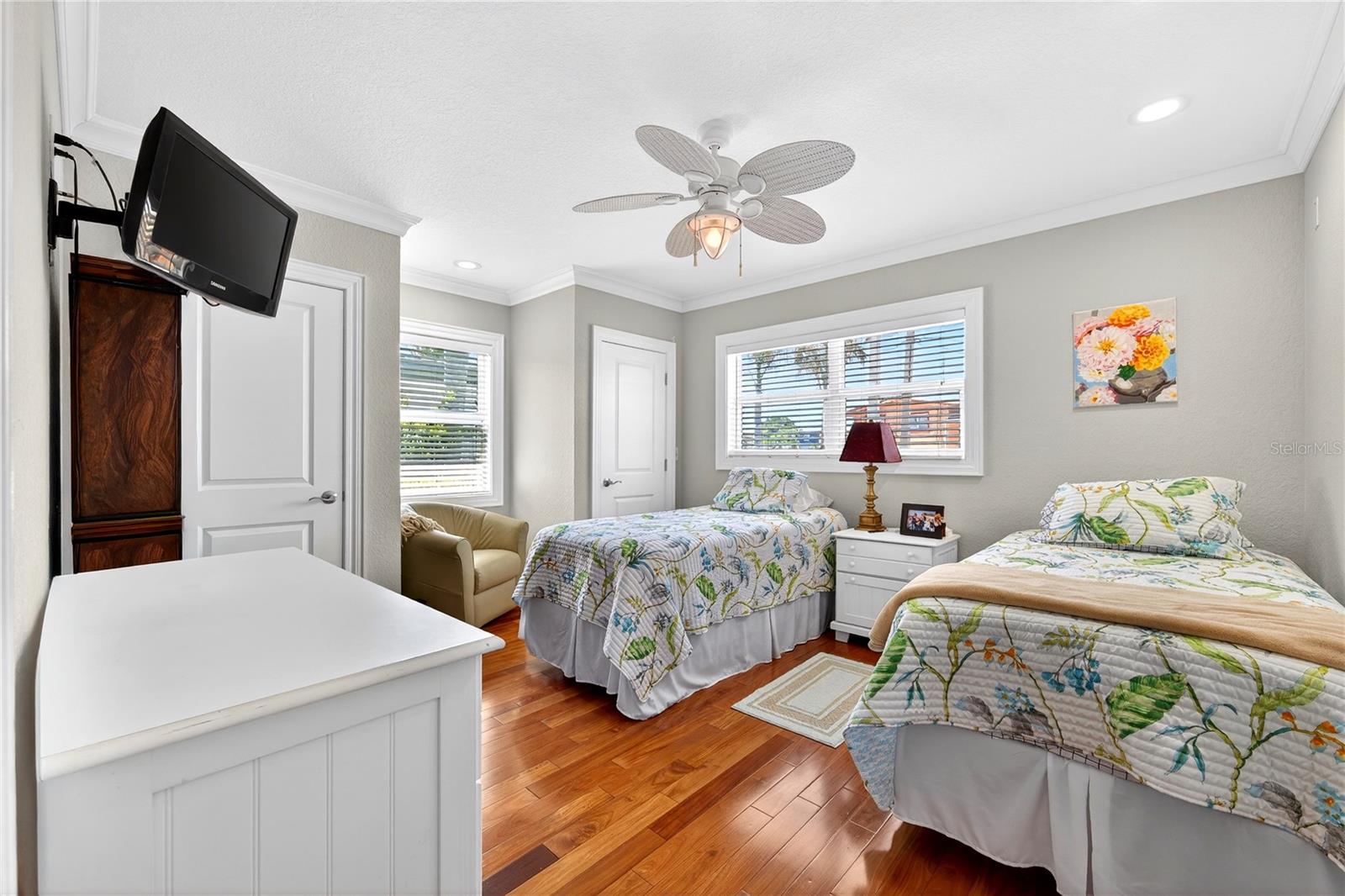 2540 E BAY ISLE DR SE, ST PETERSBURG, FL, 33705