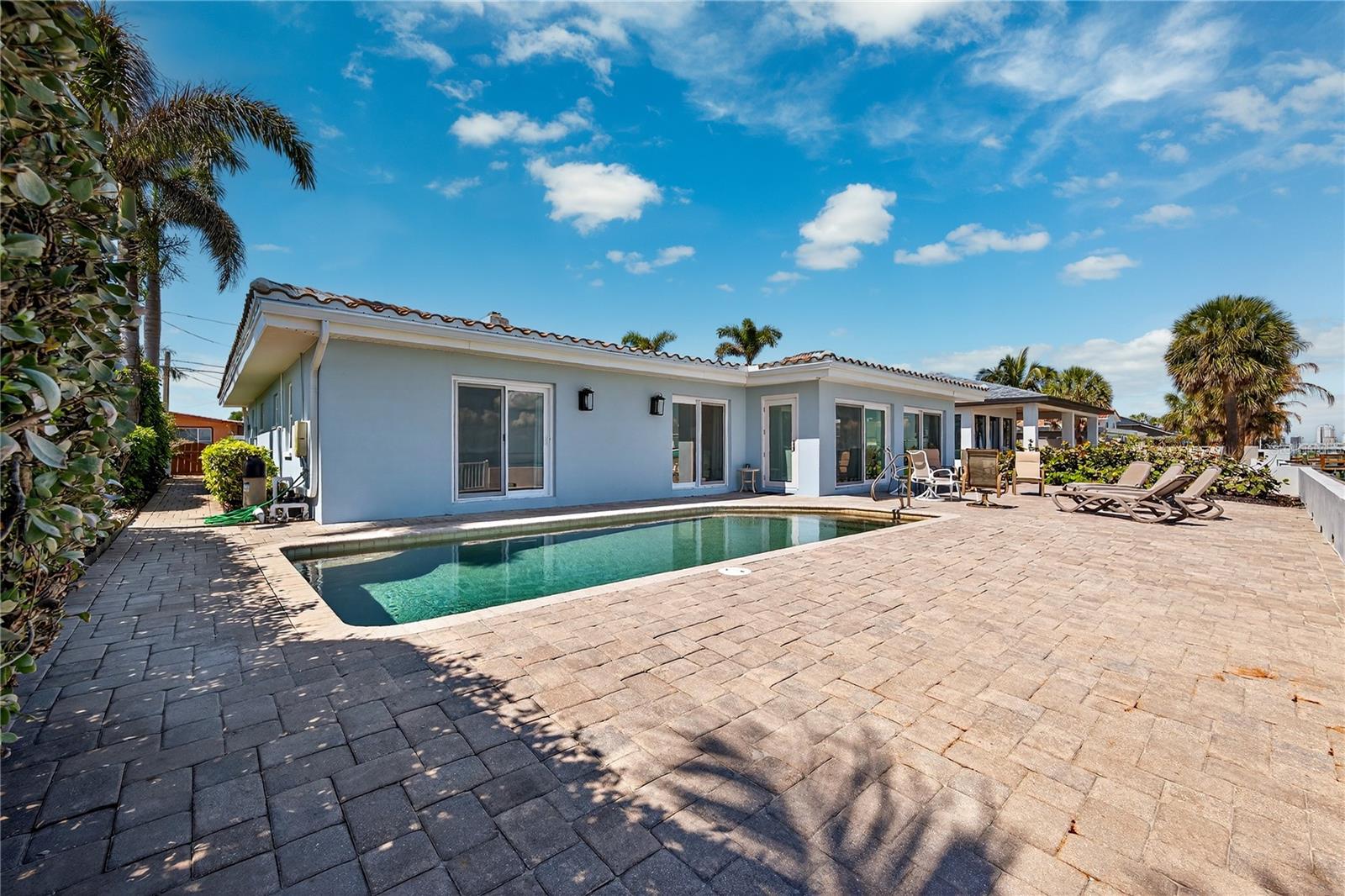 2540 E BAY ISLE DR SE, ST PETERSBURG, FL, 33705