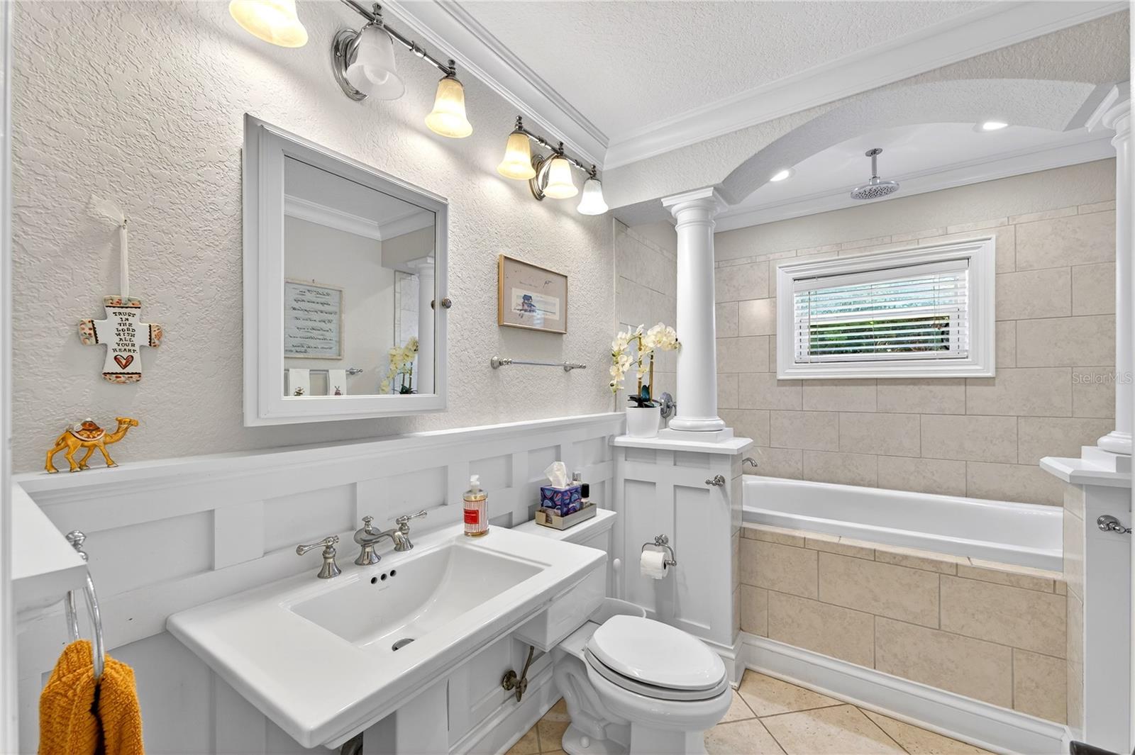 2540 E BAY ISLE DR SE, ST PETERSBURG, FL, 33705