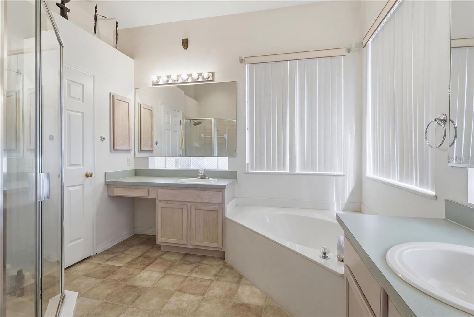 204 GOLF COURSE PKWY, DAVENPORT, FL, 33837
