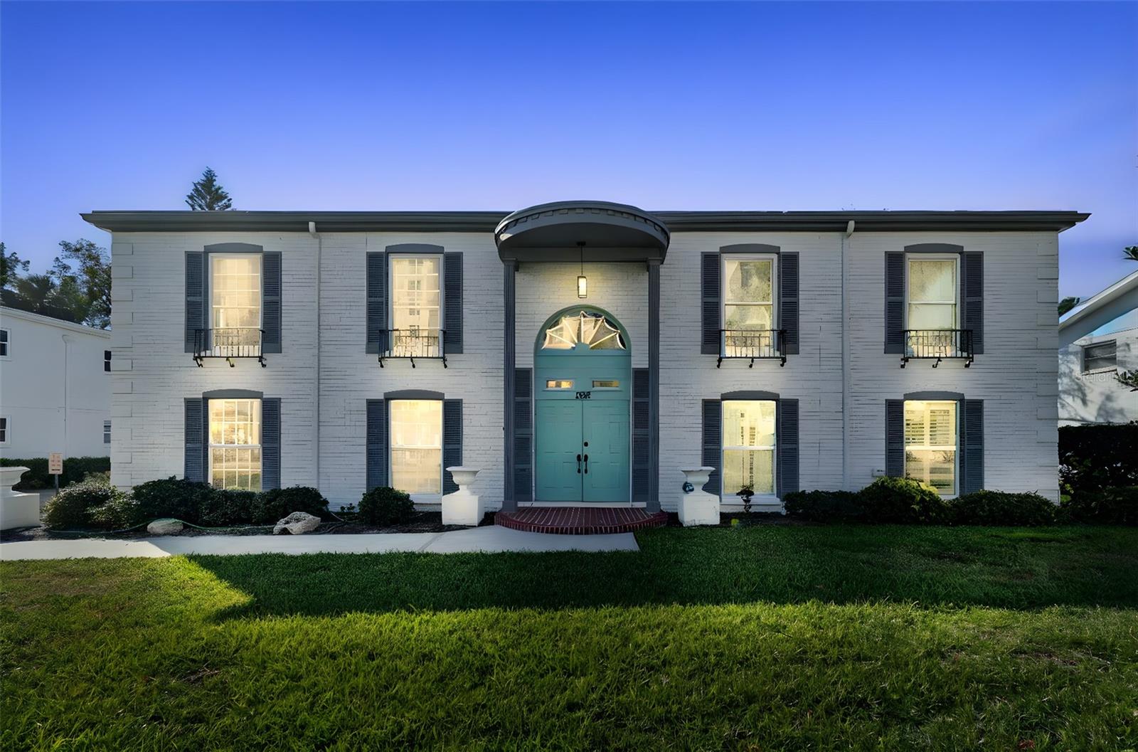 Front of Building -4 Condos