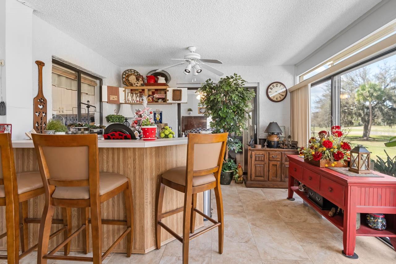 Enclosed lanai with bar