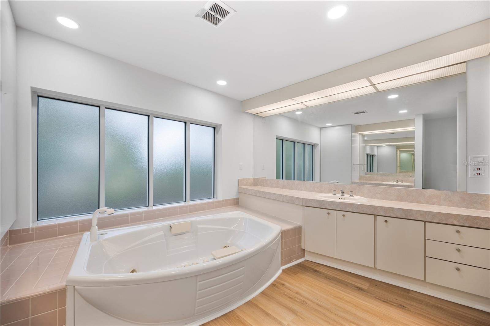 210 W PALM DR, LAKELAND, FL, 33803