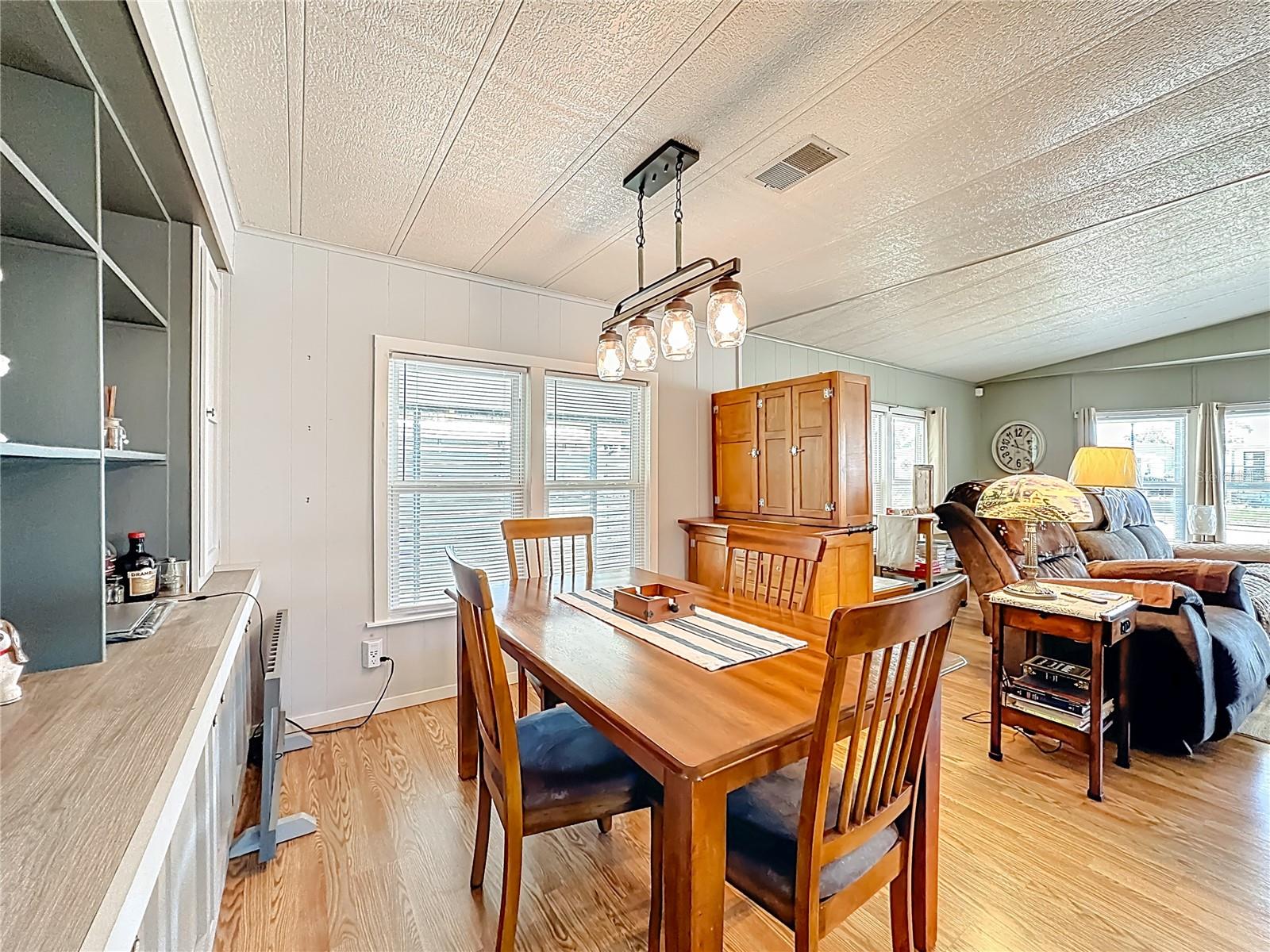 1437 MOHAWK CIR, TAVARES, FL, 32778
