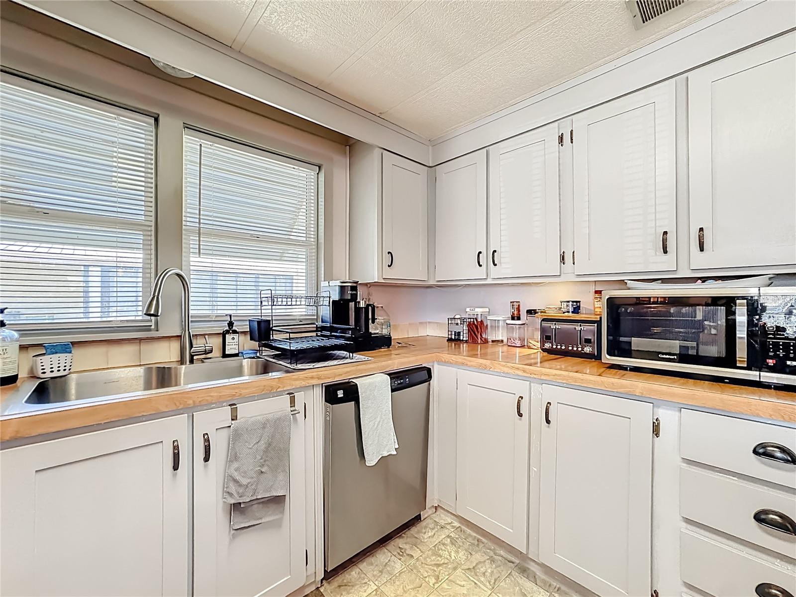 1437 MOHAWK CIR, TAVARES, FL, 32778