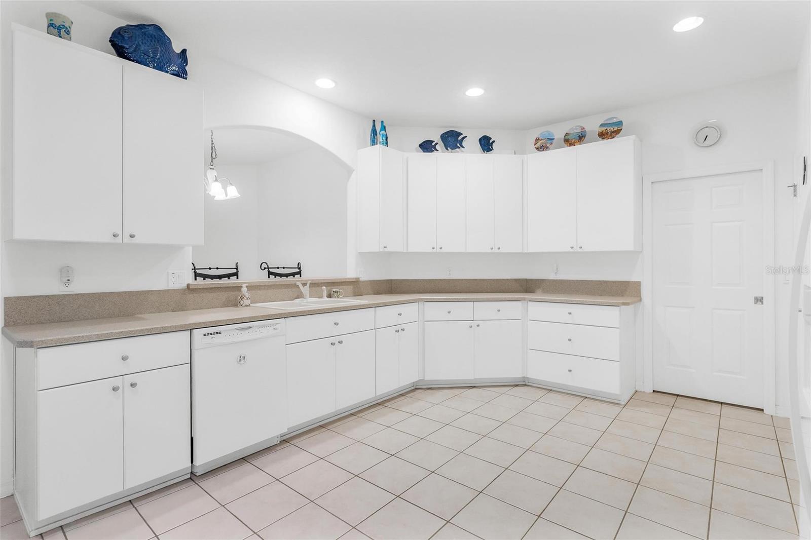 5380 CHARLESTON AVE, TAVARES, FL, 32778