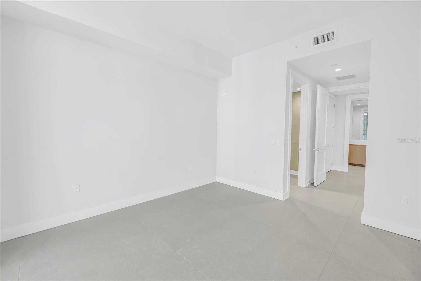 275 1ST AVE S #1703, ST PETERSBURG, FL, 33701