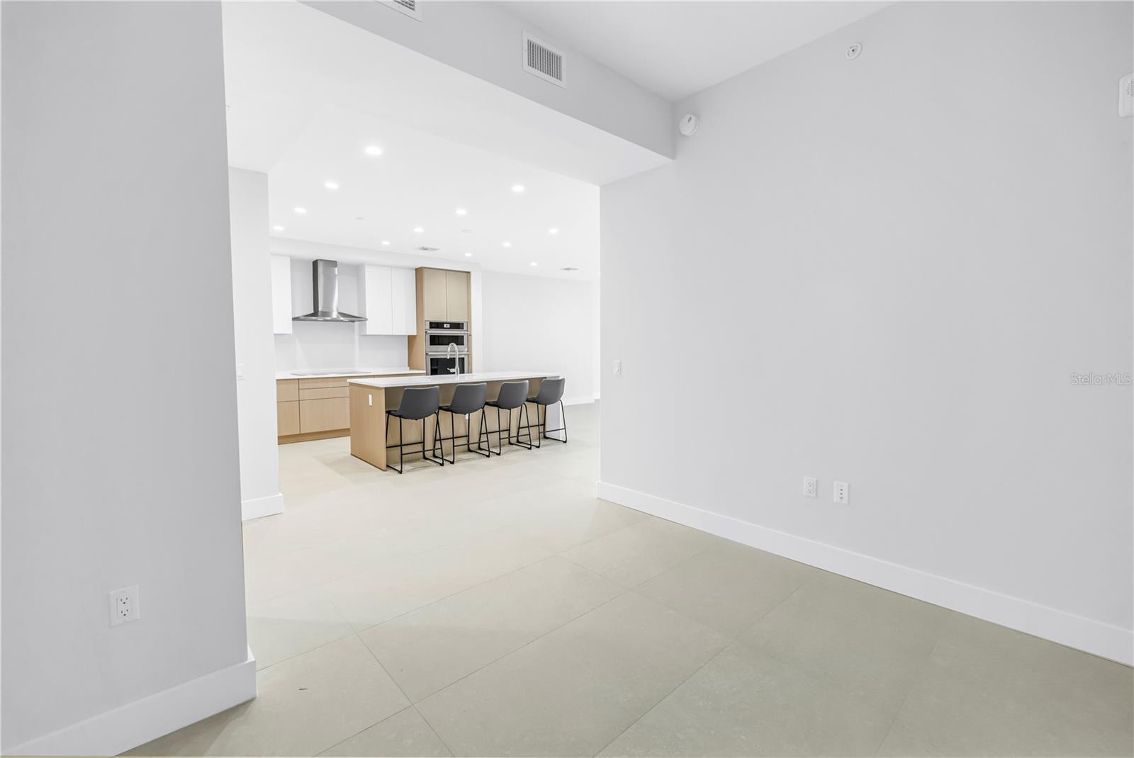 275 1ST AVE S #1703, ST PETERSBURG, FL, 33701