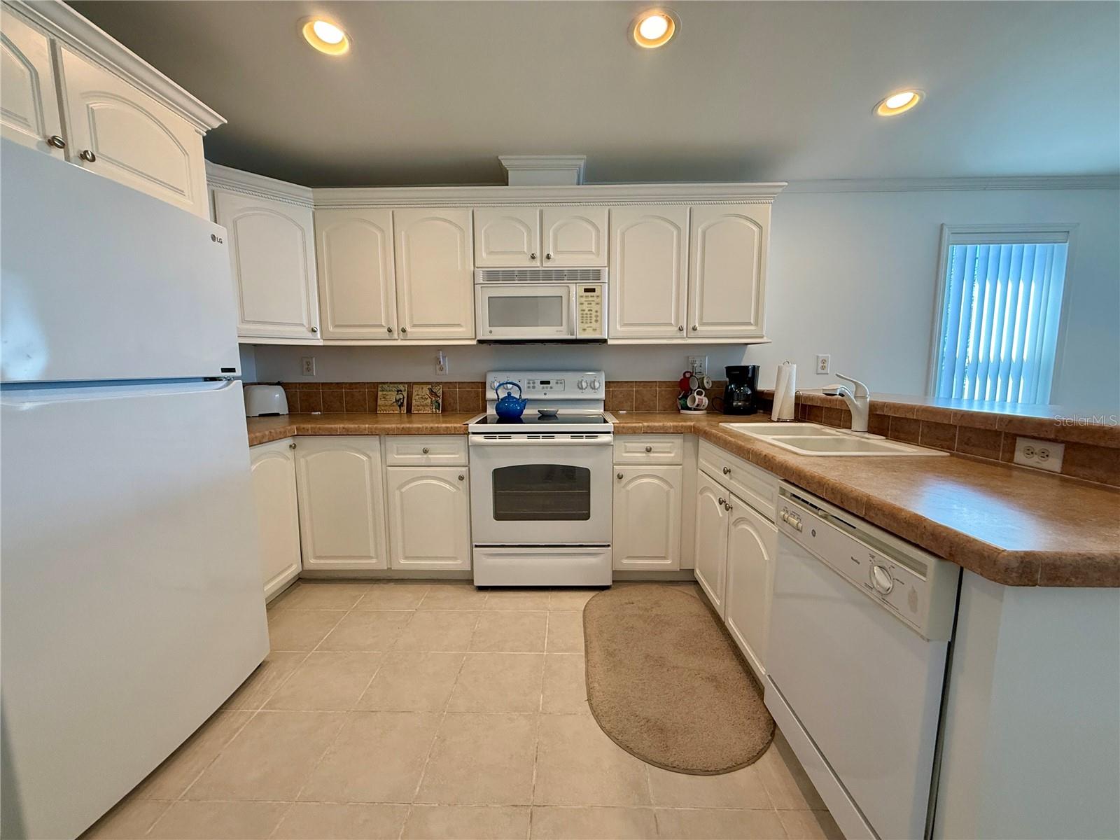 209 S PORT ROYAL LN, APOLLO BEACH, FL, 33572