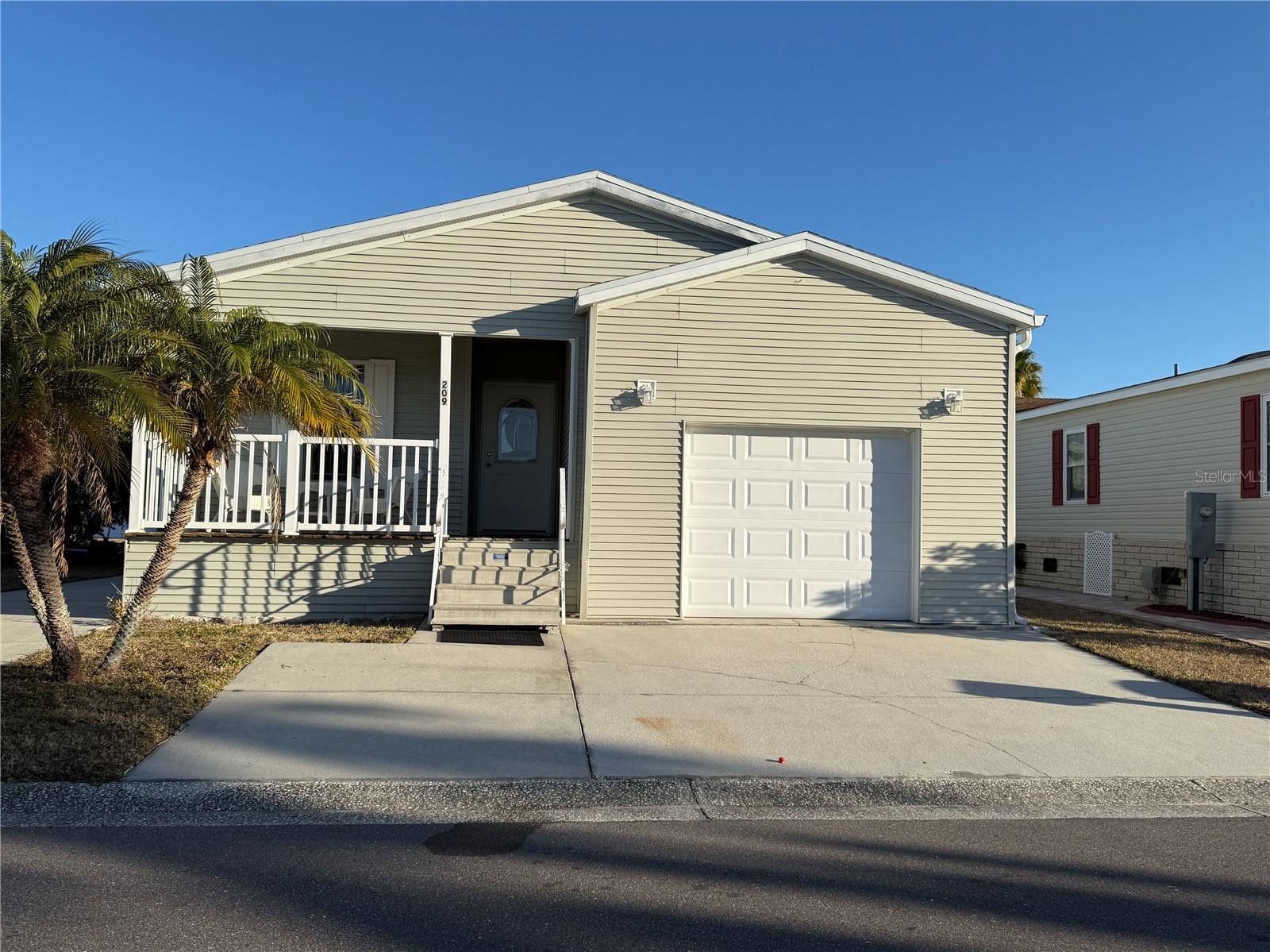 209 S PORT ROYAL LN, APOLLO BEACH, FL, 33572