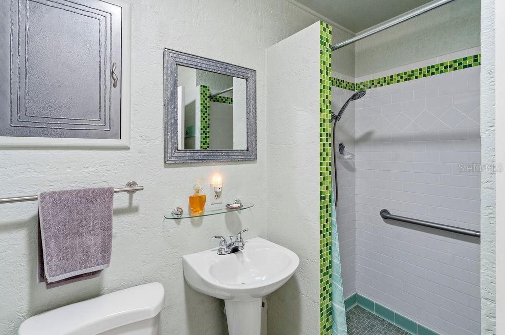 3330 GARLAND WAY, MOUNT DORA, FL, 32757