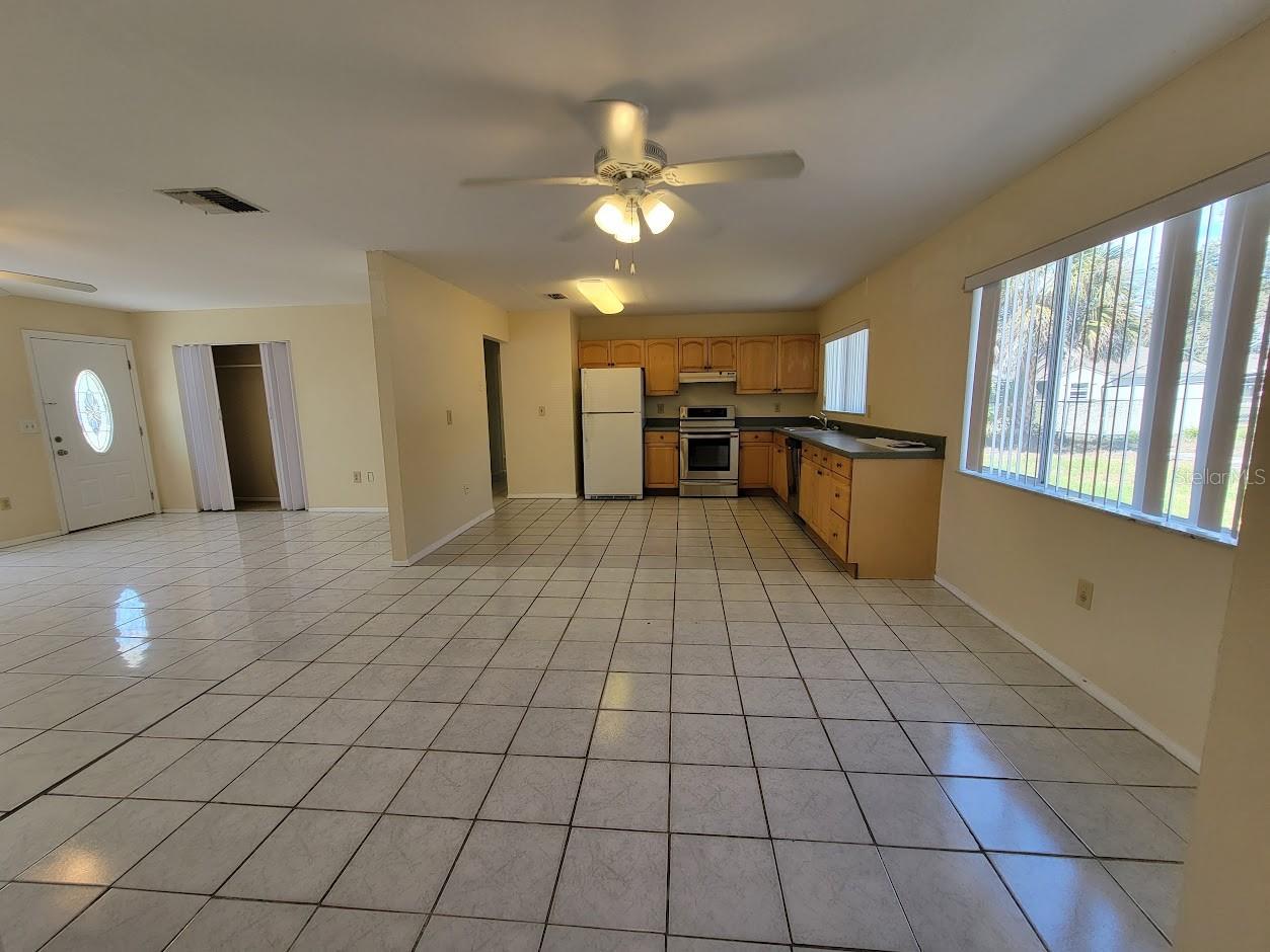 2466 LAKESHORE CIR, PORT CHARLOTTE, FL, 33952