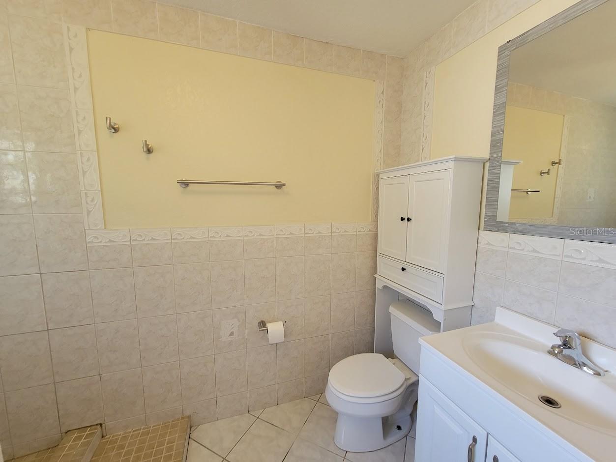2466 LAKESHORE CIR, PORT CHARLOTTE, FL, 33952