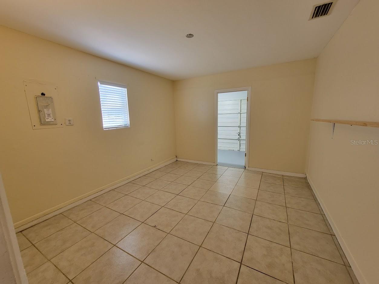 2466 LAKESHORE CIR, PORT CHARLOTTE, FL, 33952