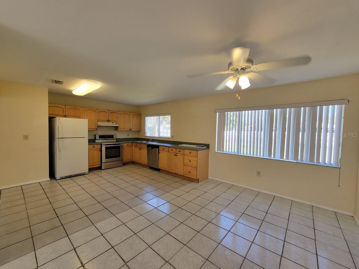 2466 LAKESHORE CIR, PORT CHARLOTTE, FL, 33952