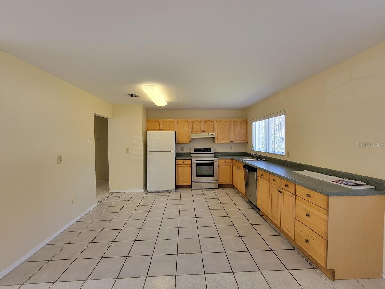 2466 LAKESHORE CIR, PORT CHARLOTTE, FL, 33952