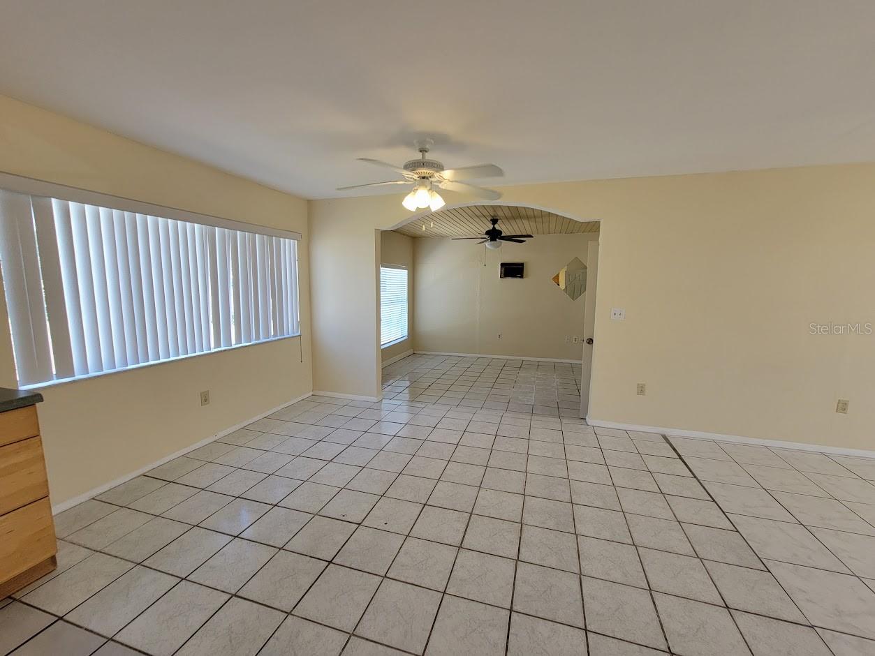 2466 LAKESHORE CIR, PORT CHARLOTTE, FL, 33952