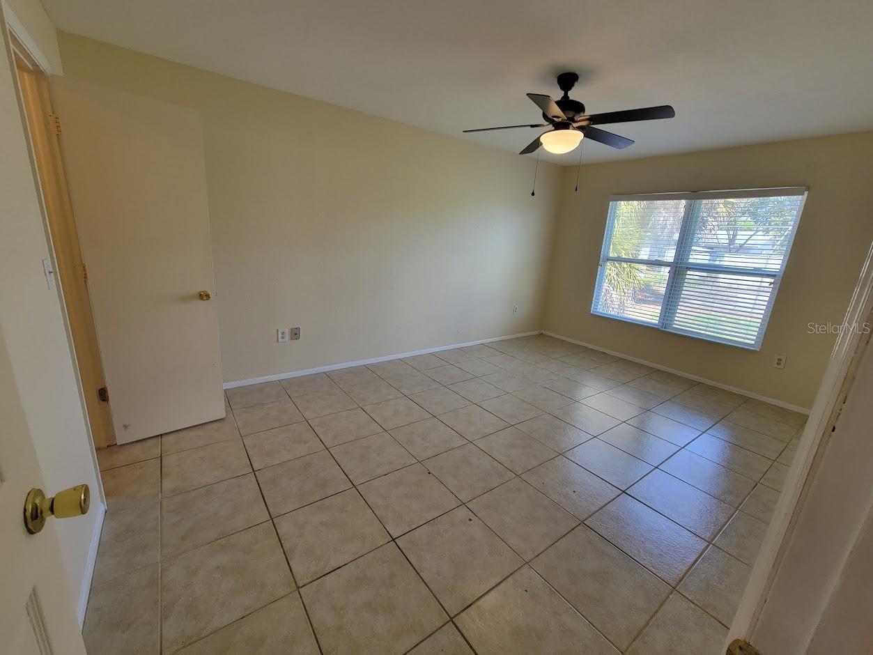 2466 LAKESHORE CIR, PORT CHARLOTTE, FL, 33952