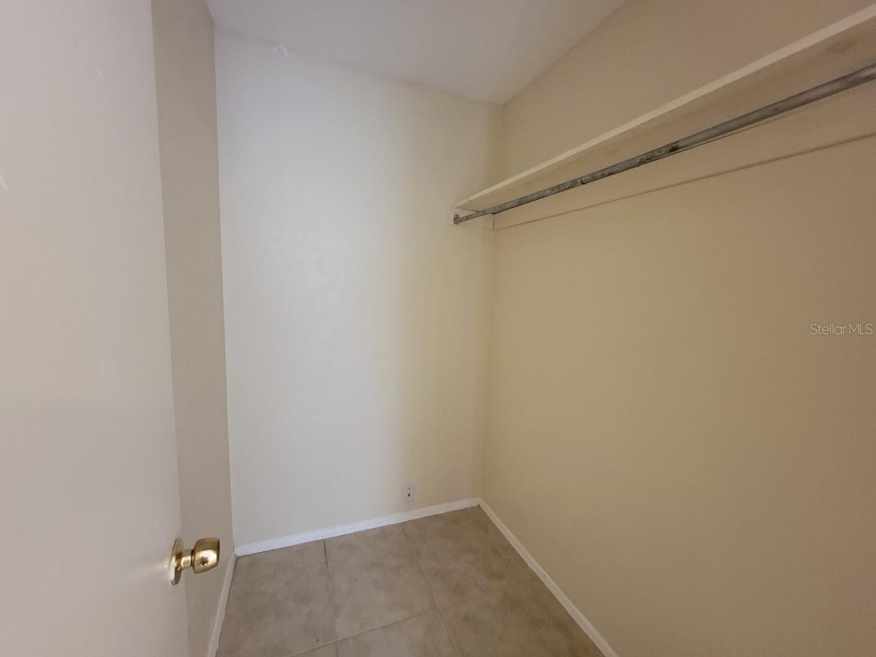 2466 LAKESHORE CIR, PORT CHARLOTTE, FL, 33952