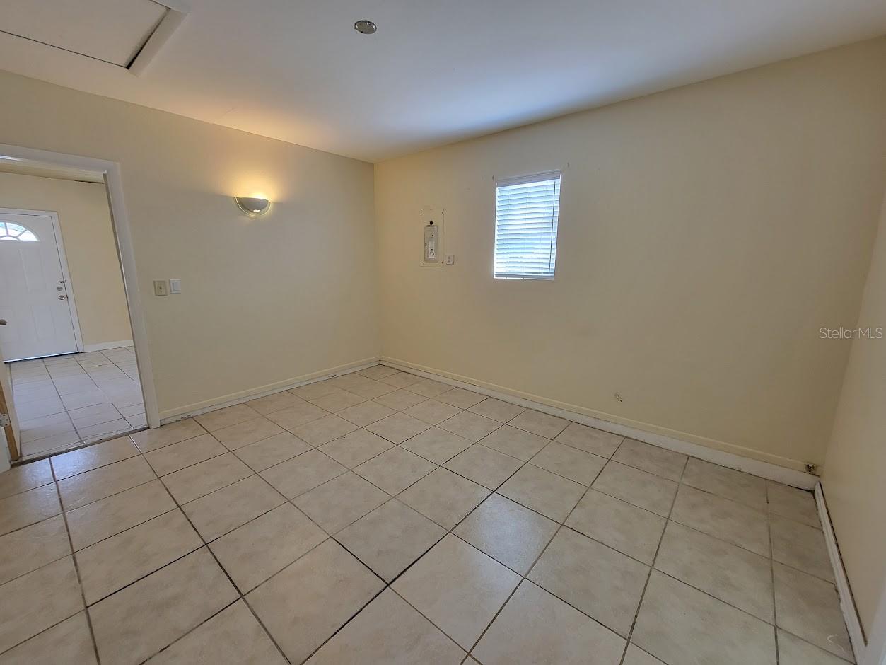 2466 LAKESHORE CIR, PORT CHARLOTTE, FL, 33952