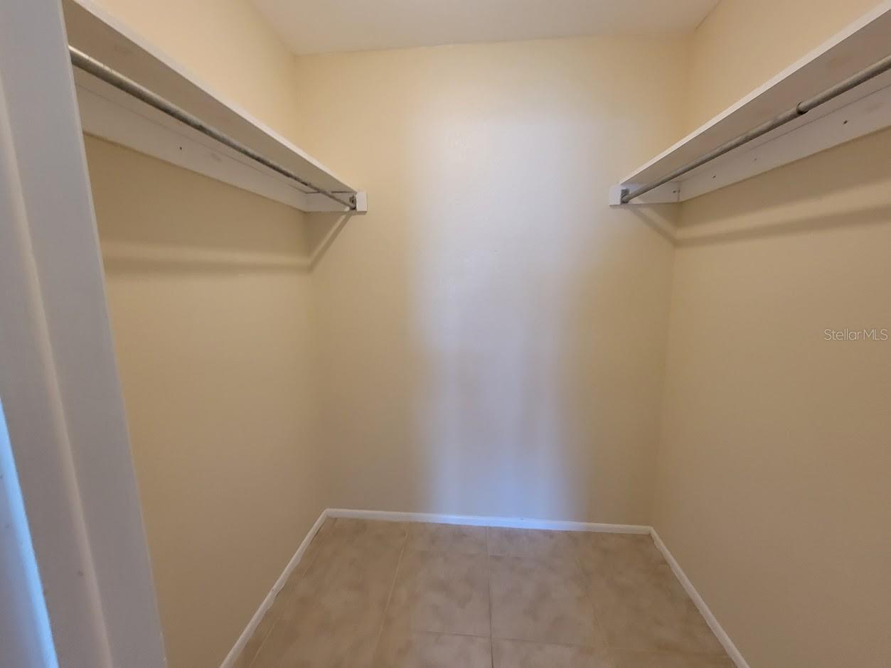 2466 LAKESHORE CIR, PORT CHARLOTTE, FL, 33952