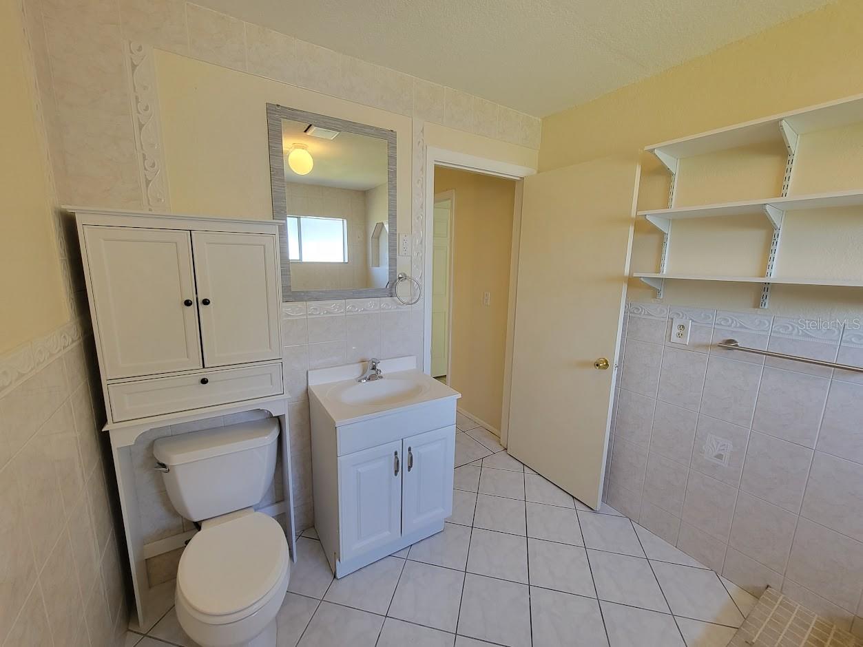 2466 LAKESHORE CIR, PORT CHARLOTTE, FL, 33952
