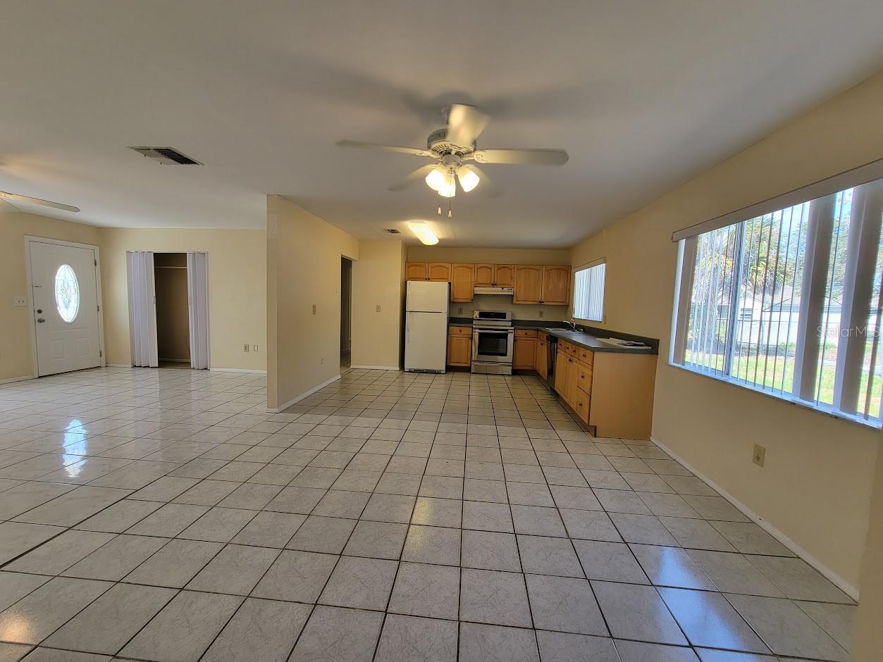 2466 LAKESHORE CIR, PORT CHARLOTTE, FL, 33952
