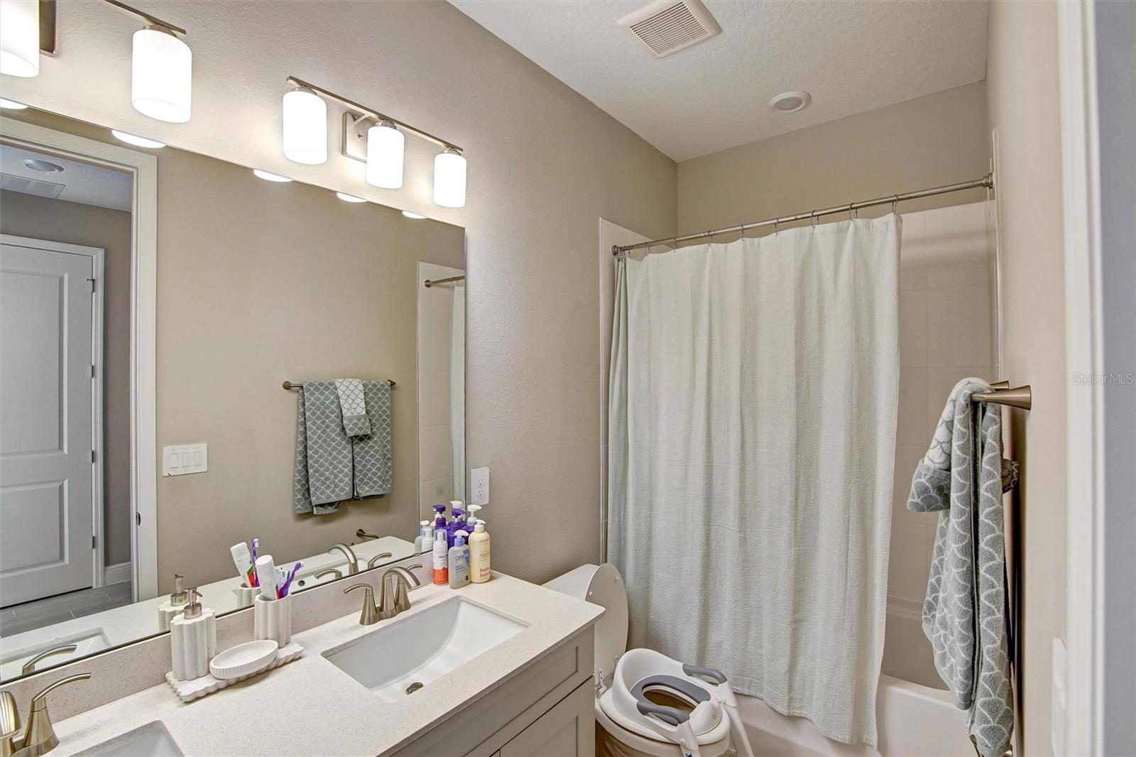2121 DIVOT DR, DAYTONA BEACH, FL, 32124