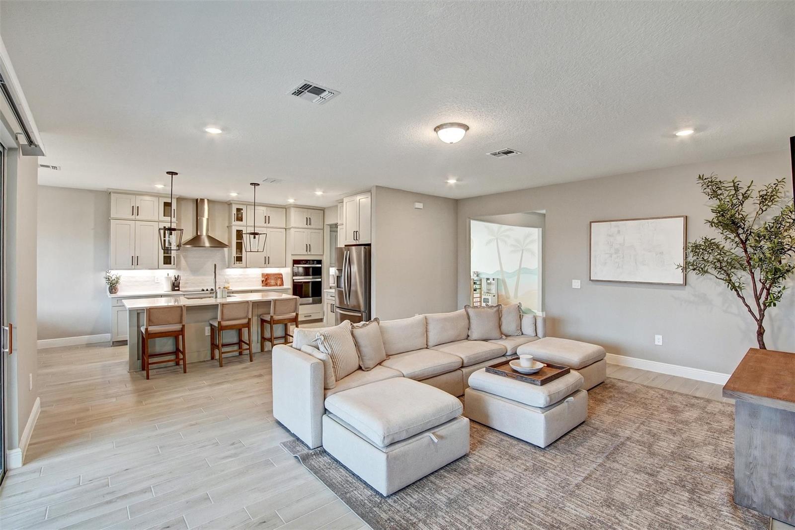 2121 DIVOT DR, DAYTONA BEACH, FL, 32124