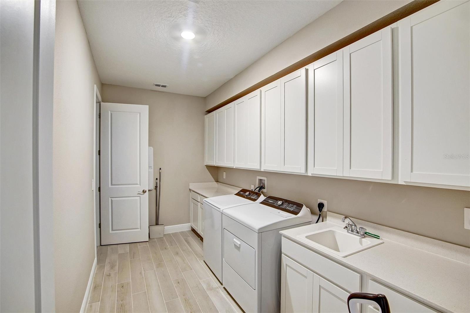 2121 DIVOT DR, DAYTONA BEACH, FL, 32124