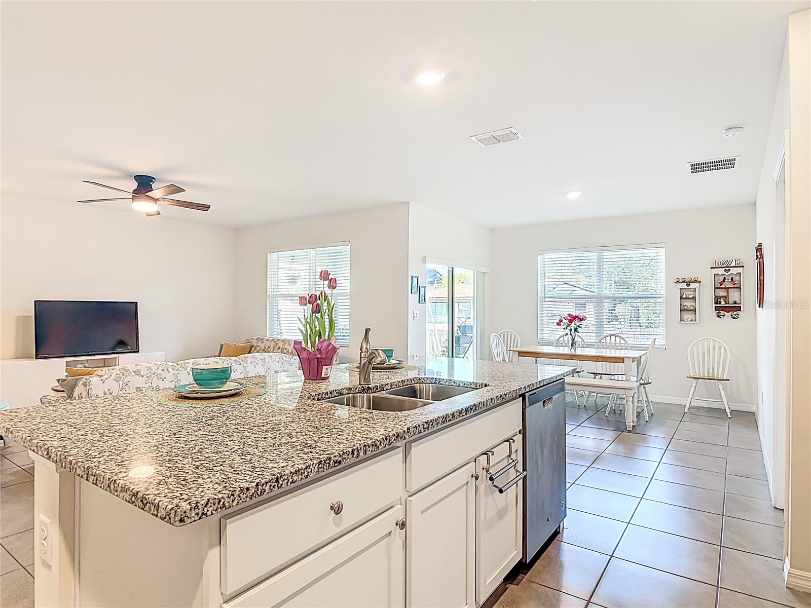712 RED HAWK LN, DELTONA, FL, 32725