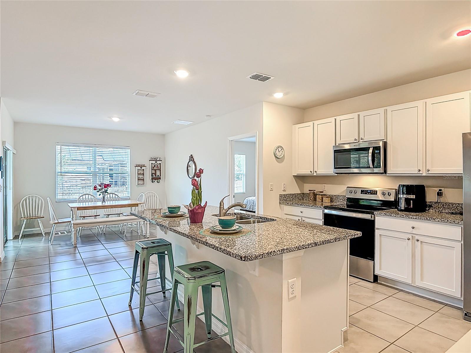 712 RED HAWK LN, DELTONA, FL, 32725