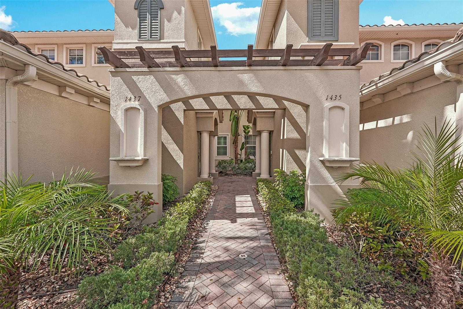1435 EMERALD DUNES DR, SUN CITY CENTER, FL, 33573
